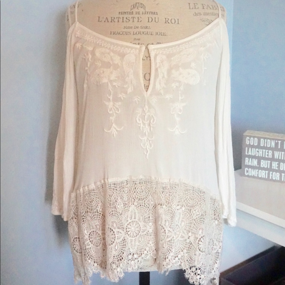Ecoté Cold Shoulder Top